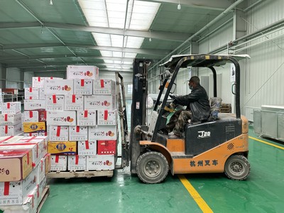 一师阿拉尔市&ldquo;名优特&rdquo;农产品即将&ldquo;打飞的&rdquo;销往千家万户